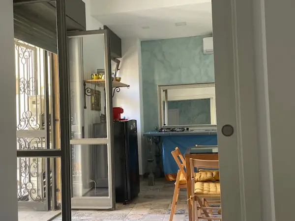 Ingresso e zona pranzo del bilocale Sicilia